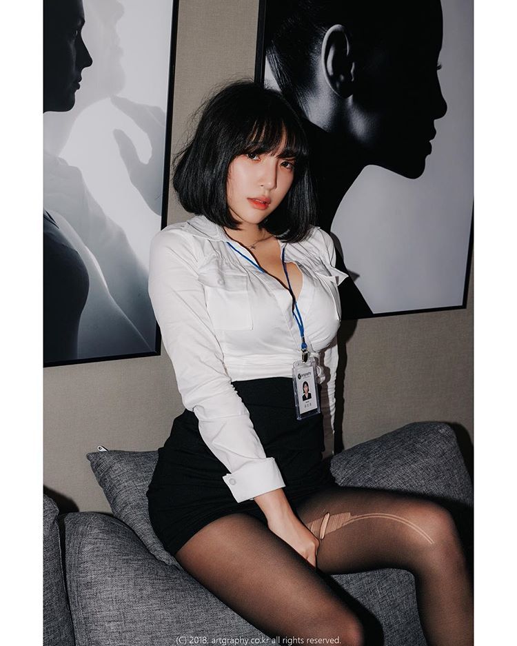 Instagram의 강인경님: “추운날에는 뜨거운 인경이 사진이 채고야 . . . 곧 아트그라피 홈페이지에서 웹 화보로 더 많은  인경이의 오피스룩을 감상 하실 수 있습니다💋” | 한국 여자 패션, 모델, 컨셉 사진